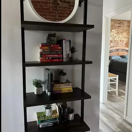 Cozy 2 bedroom apartment AC WiFi Full Kitchen